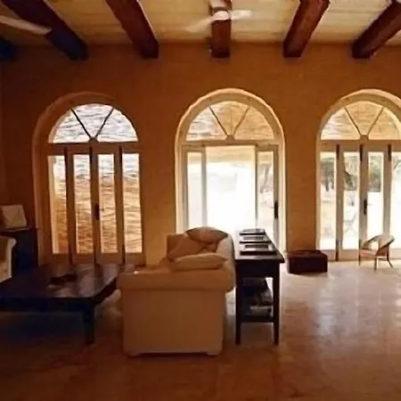 Σπίτι διακοπών Spacious, Beautiful Villa, Large Garden And Pool, From Santa Luċija
