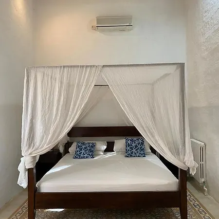 Dom wakacyjny Spacious, Beautiful Villa, Large Garden And Pool, From *